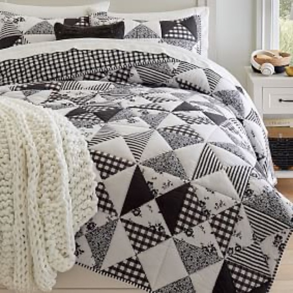 ISO EMILY MERITT BLACK AND WHITE PATCHES QUILT